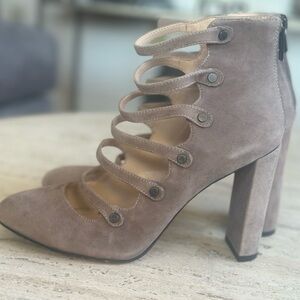 Vince Camuto size 8 suede heels limited use! Gorgeous !